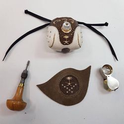 Diamantenbesetzte Falkenhaube
