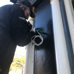 Viele fleißige Hände arbeiten, damit wir Mitte April eröffnen können