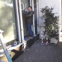 Der Chef persönlich legt Hand an