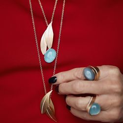 Annettte Weber indossa LA PREZIOSA Jay anelli e pendenti