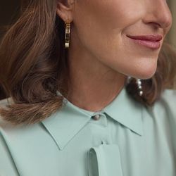 Influencerin Annette Weber trägt LA PREZIOSA Josephine Ohrringe, Ring und Armreif